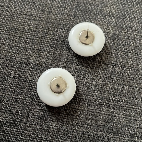 Vintage Large White Lucite Round Post Earrings Retro Minimalist Geometric Stud - Picture 2 of 4